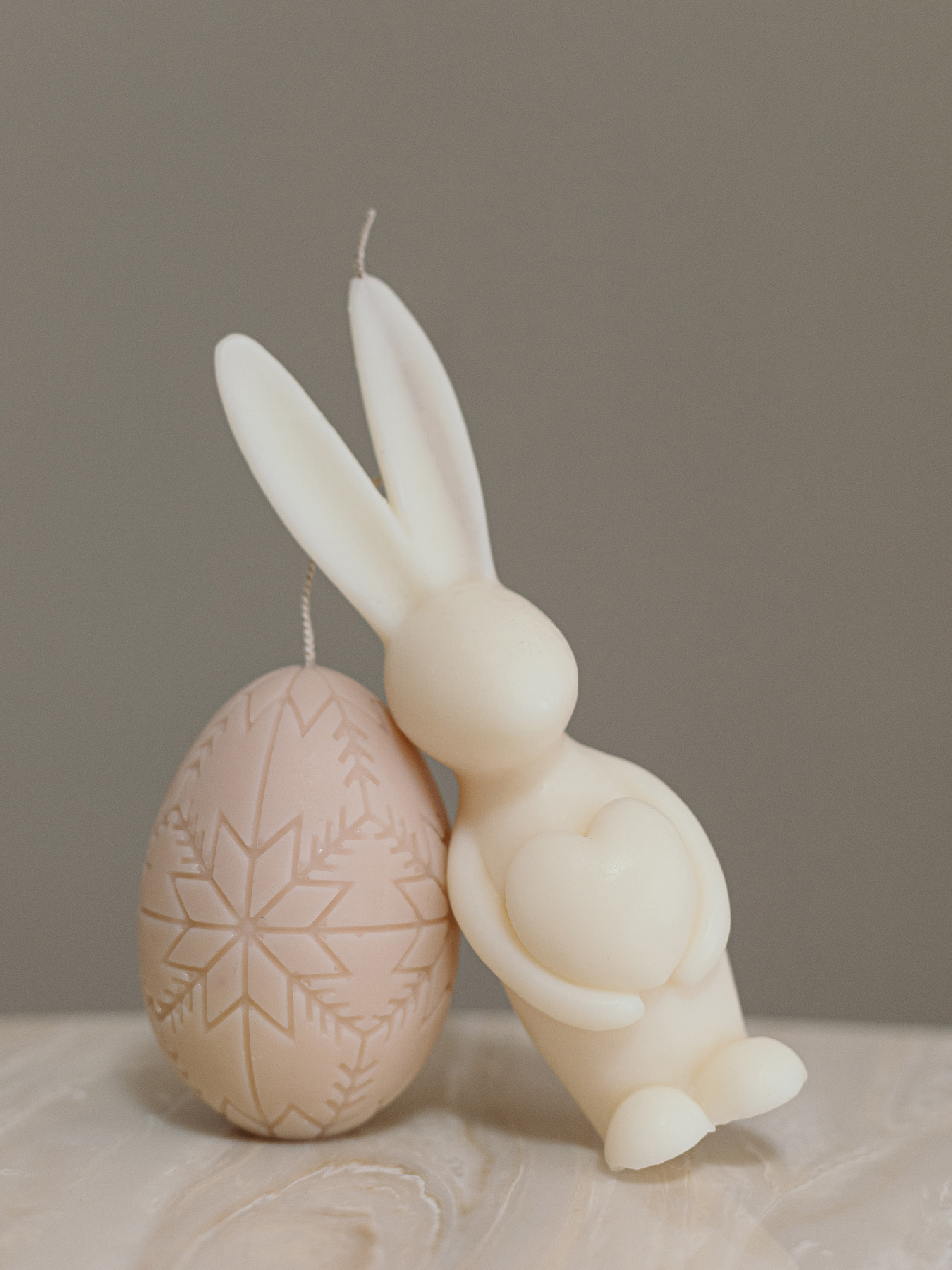 Аромасвечка "Заяц любви", аромат - "Ежевика & шампанское", натуральный пчелиный воск Candle Design модель 140.2010 Фото