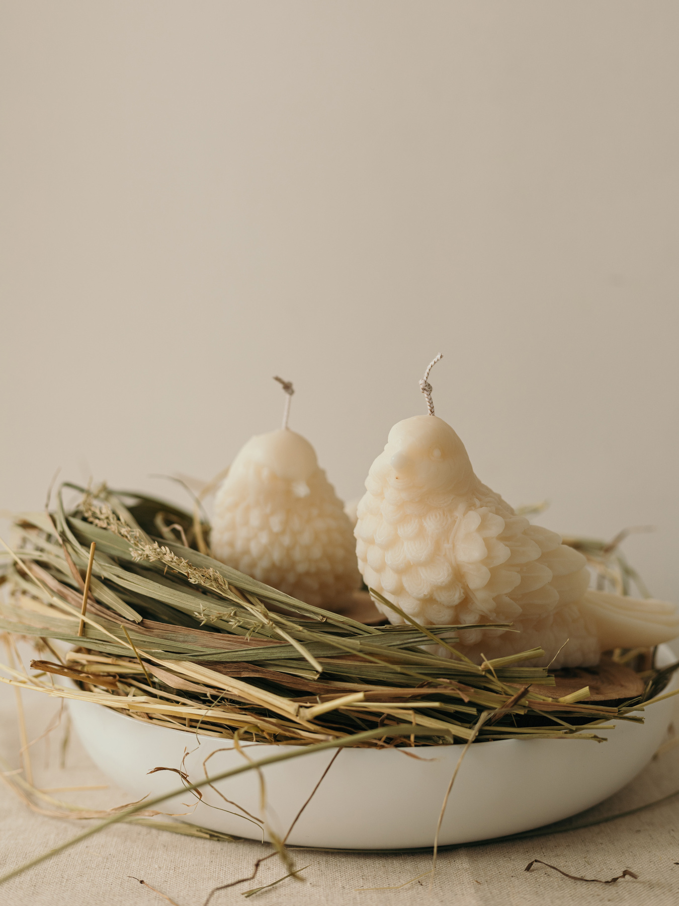 Свеча "Птичка М" парфюмированная, аромат - "Цвет вишни", из натурального оливкового воска Candle Design модель 140.2022 Фото