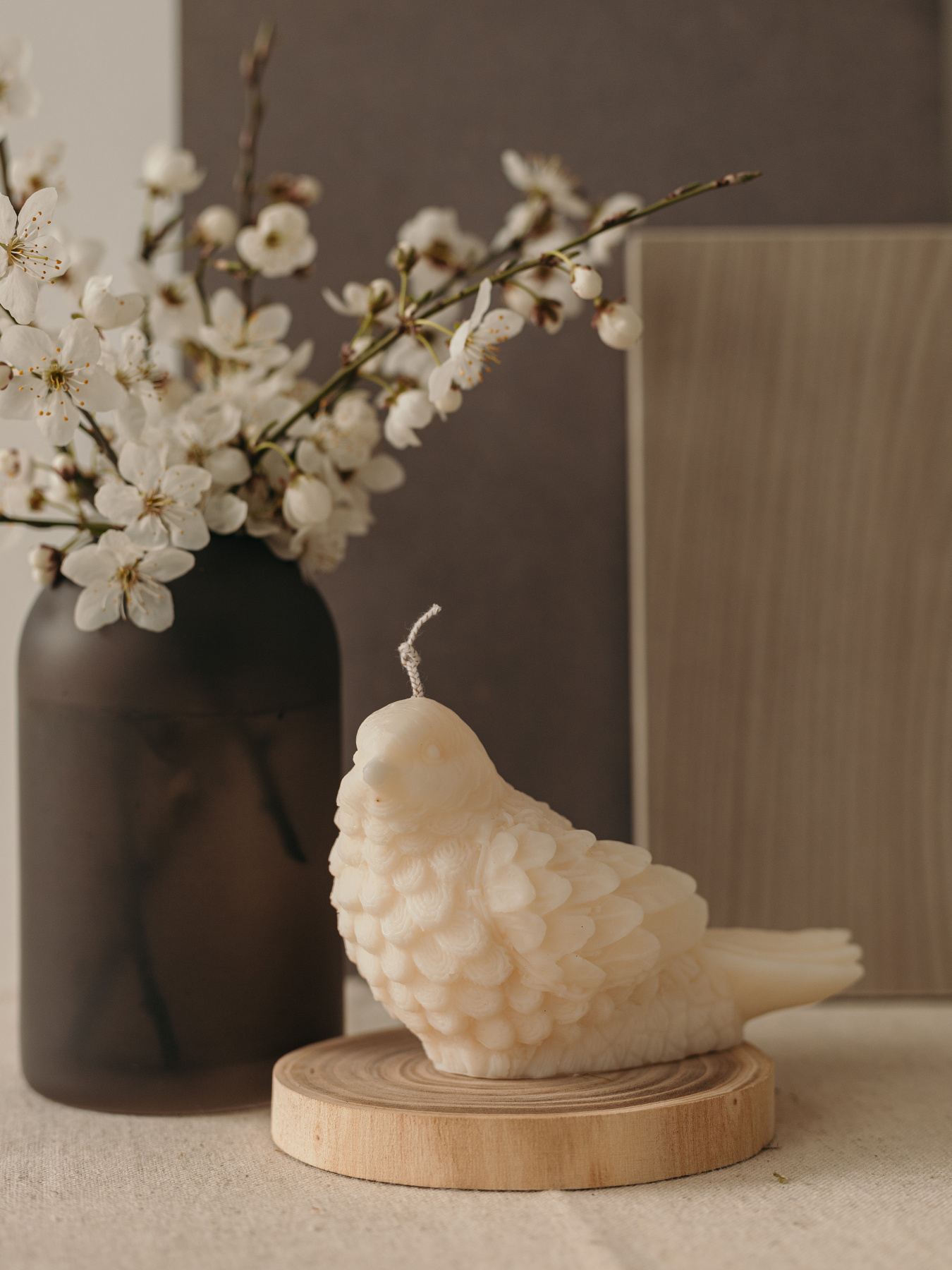 Свеча "Птичка М" парфюмированная, аромат - "Цвет вишни", из натурального оливкового воска Candle Design модель 140.2022 Фото