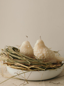 Свеча "Птичка М" парфюмированная, аромат - "Цвет вишни", из натурального оливкового воска Candle Design модель 140.2022 Фото