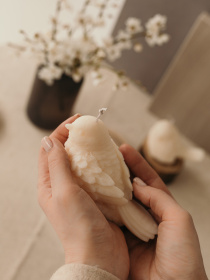 Ароматическая свеча "Птичка S", аромат - "Цвет вишни", из натурального оливкового воска Candle Design модель 140.2023 Фото