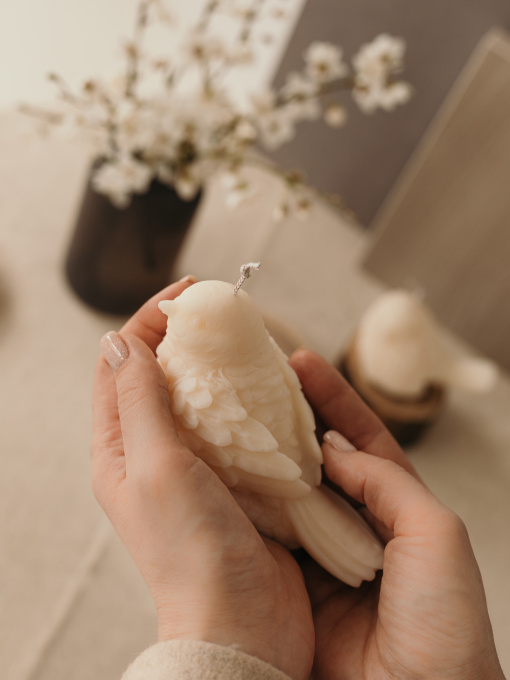 Ароматическая свеча "Птичка S", аромат - "Цвет вишни", из натурального оливкового воска Candle Design модель 140.2023 Фото