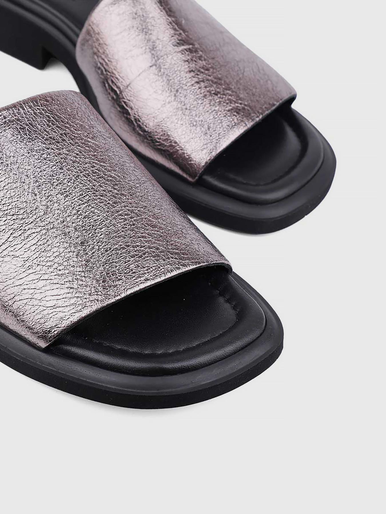 Шлепанцы Attizzare модель 608-3579-827-1440 Шлепанцы Attizzare модель 608-3579-827-1440 Фото