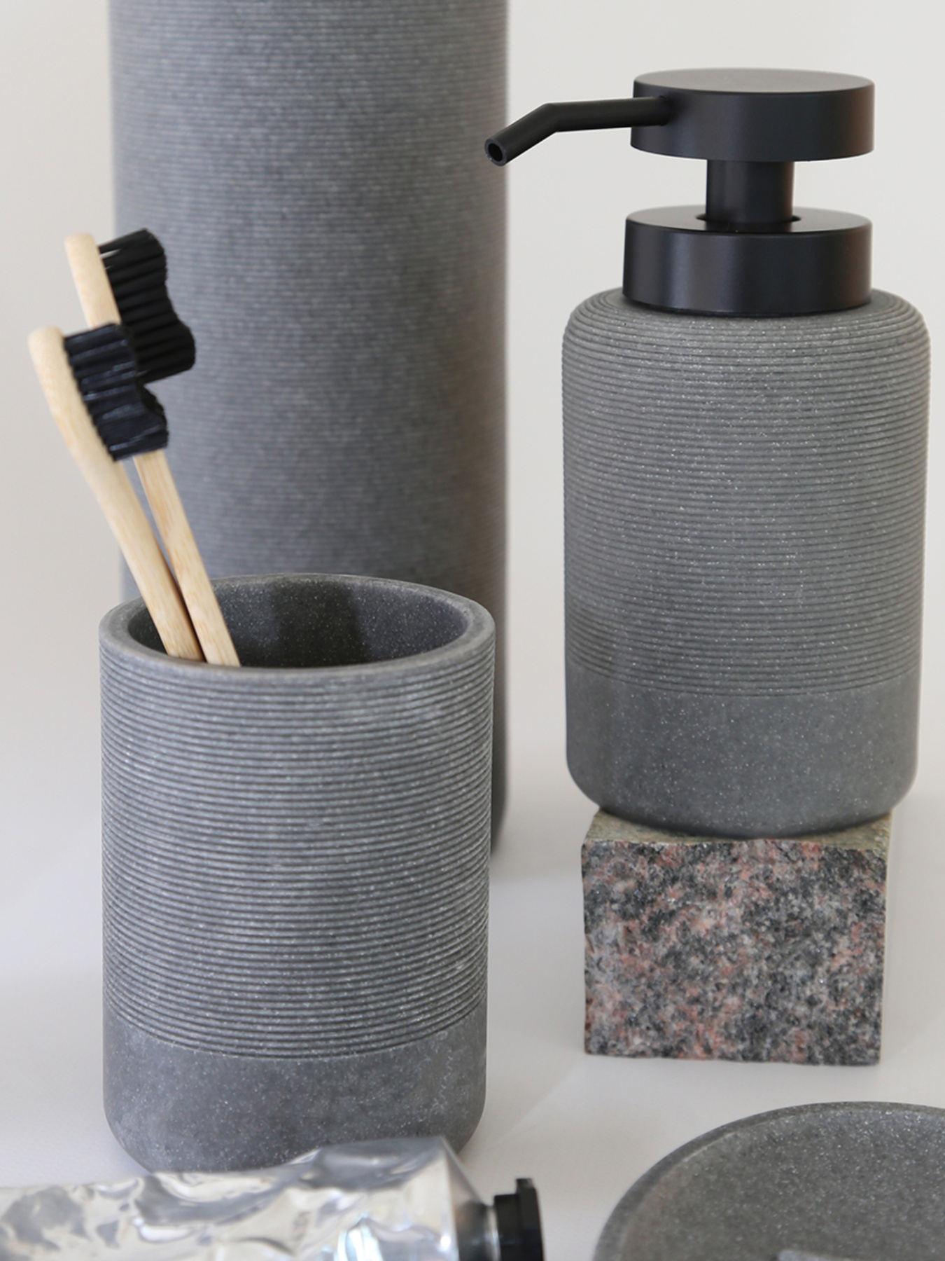 Подставка для зубных щеток "London" серая MBM MY HOME модель BA-41 GRAY Фото