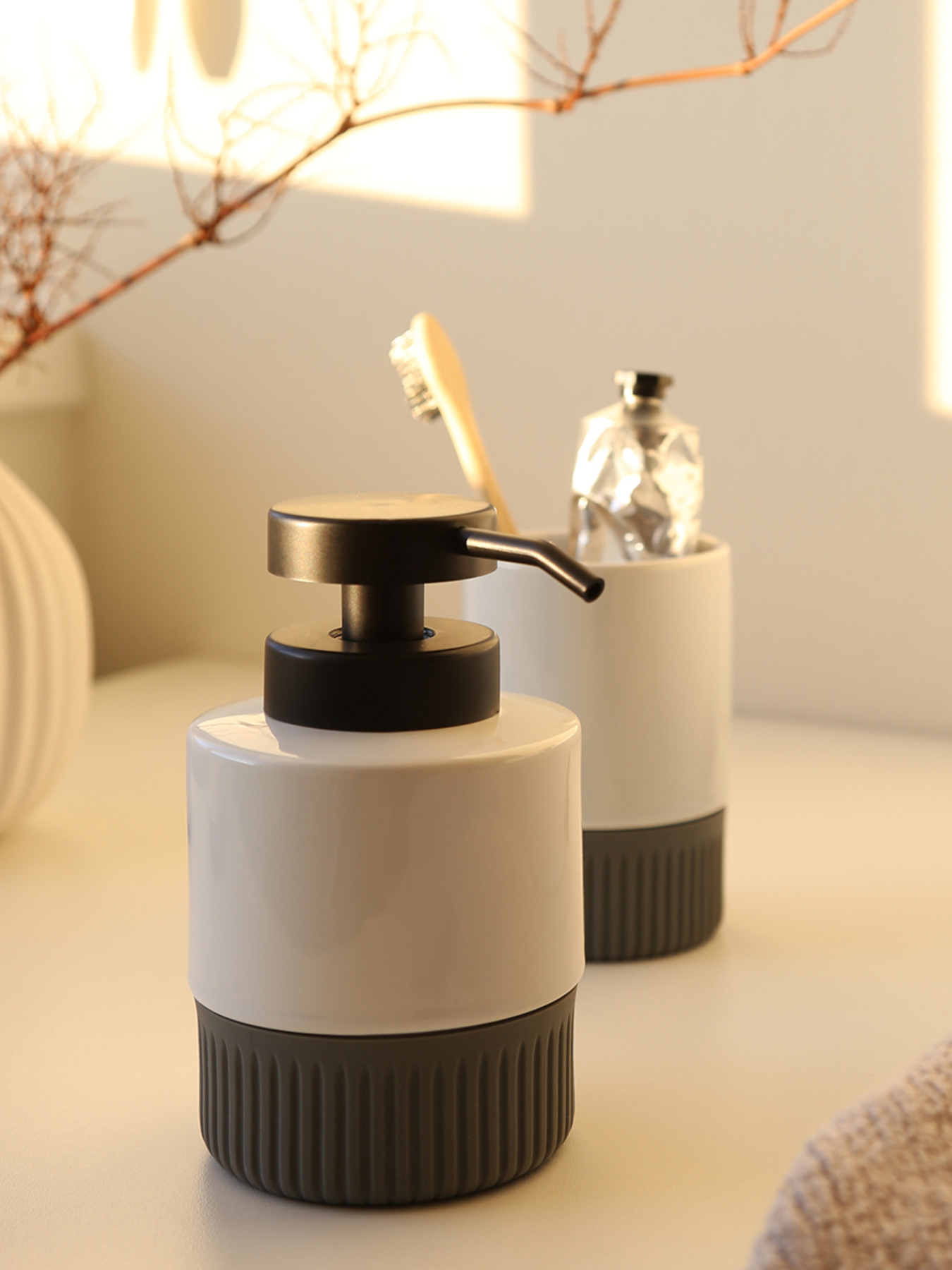 Диспенсер для жидкого мыла "Stockholm" белый/серый MBM MY HOME модель BA-44 WHITE/GRAY Фото