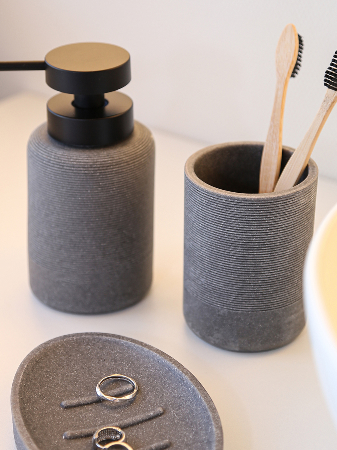 Набор аксессуаров для ванной комнаты серый "London" MBM MY HOME модель MVM-MH-44 GRAY Фото