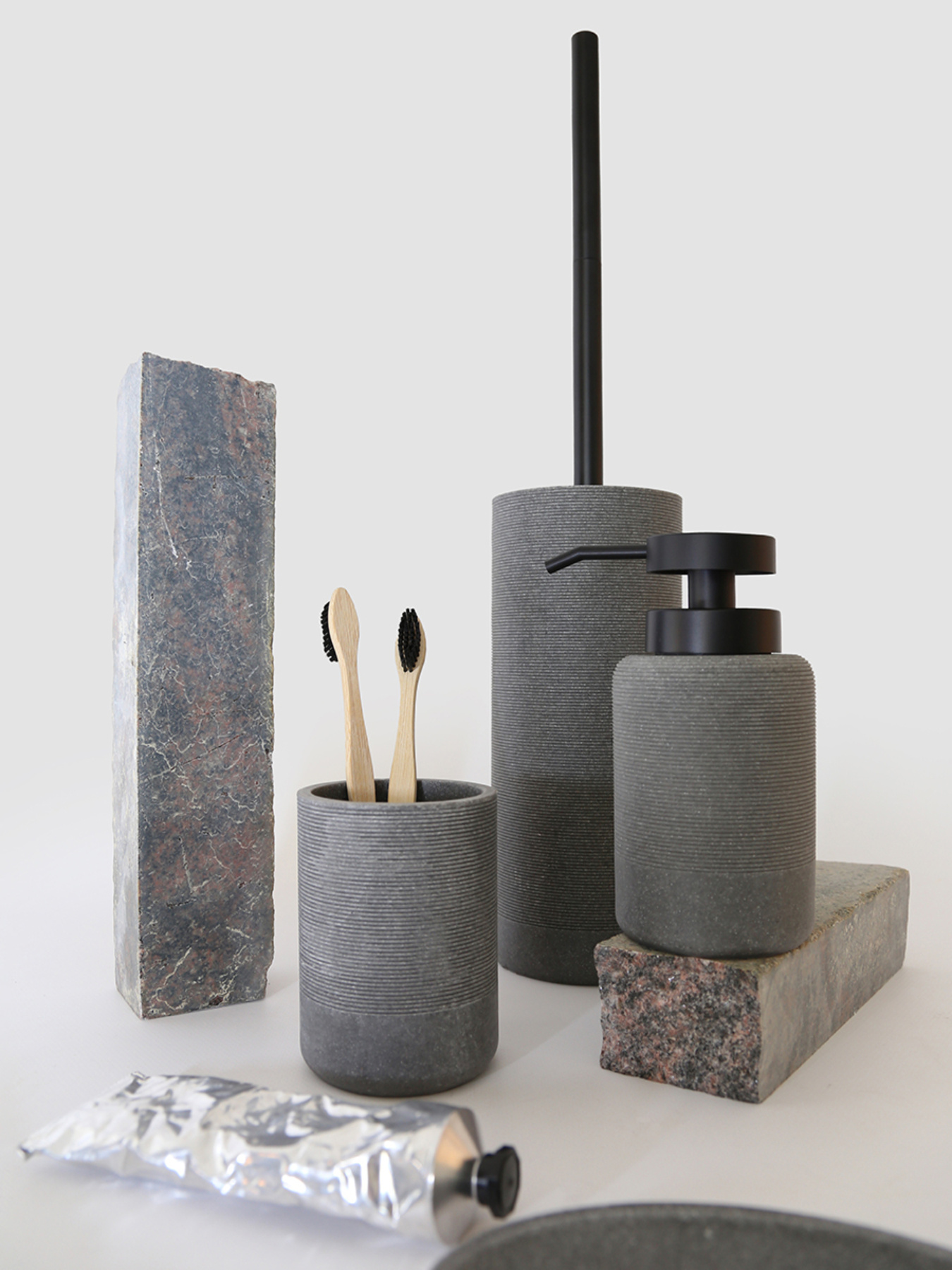 Набір аксесуарів для ванної кімнати сірий "London" MBM HOME модель MVM-MH-44 GRAY Набір аксесуарів для ванної кімнати сірий "London" MBM HOME модель MVM-MH-44 GRAY Фото