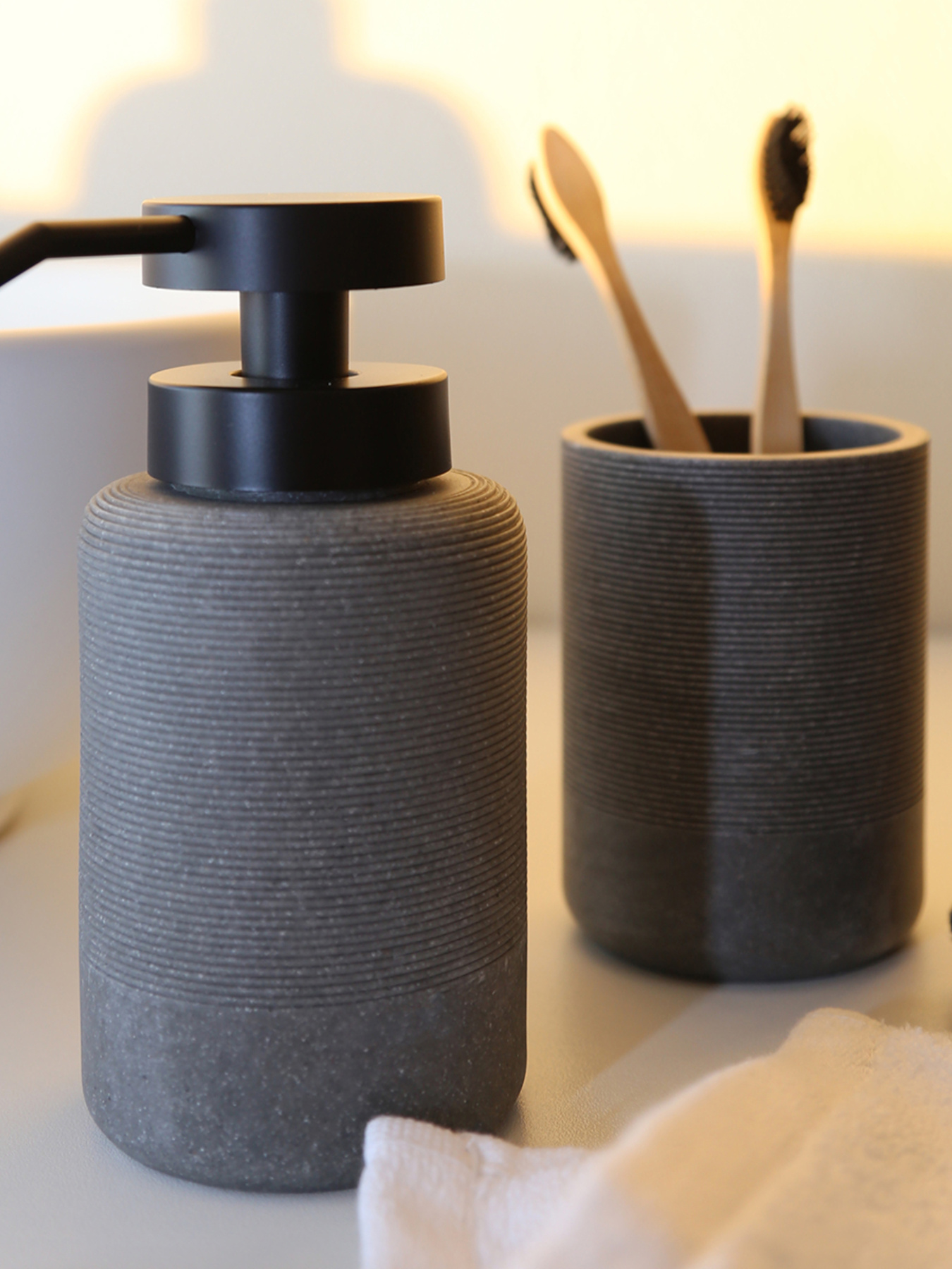 Набір аксесуарів для ванної кімнати сірий "London" MBM HOME модель MVM-MH-44 GRAY Набір аксесуарів для ванної кімнати сірий "London" MBM HOME модель MVM-MH-44 GRAY Фото