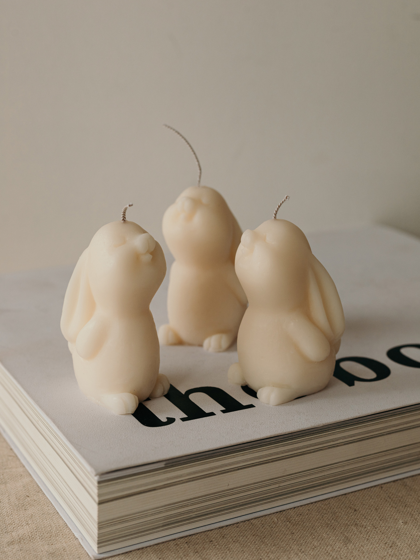 Ароматическая свеча "Зайчонок", аромат - "Japanese Cherry Blossom", из натурального оливкового воска Candle Design модель 140.2009 Фото