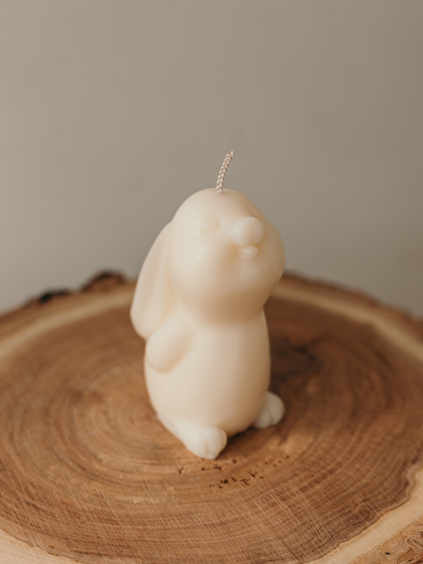 Ароматична свічка "Зайченя", аромат - "Japanese Cherry Blossom", з натурального оливкового воску Candle Design модель 140.2009 Фото