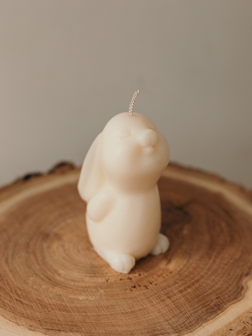 Ароматична свічка "Зайченя", аромат - "Japanese Cherry Blossom", з натурального оливкового воску Candle Design модель 140.2009 Фото