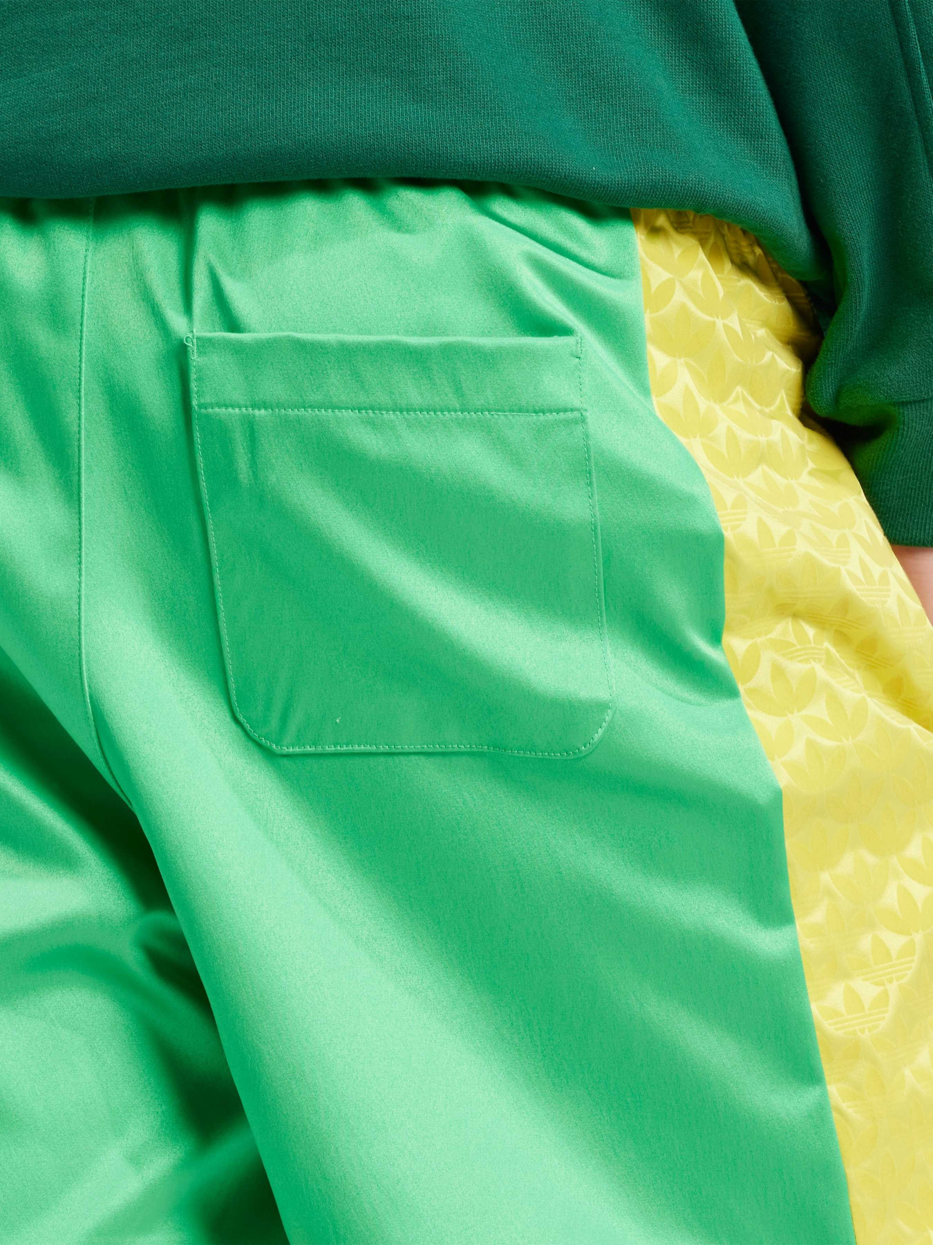 Шорти Adidas Graphics модель JP4445 Фото