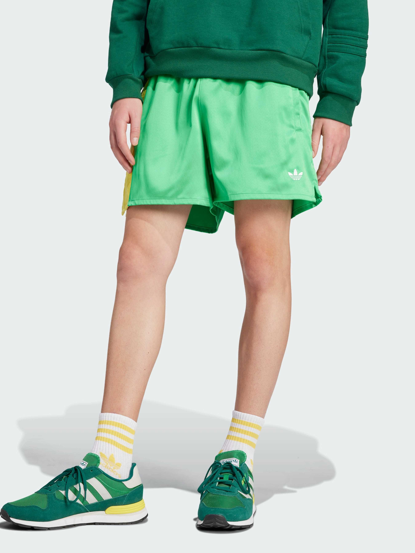 Шорти Adidas Graphics модель JP4445 Фото