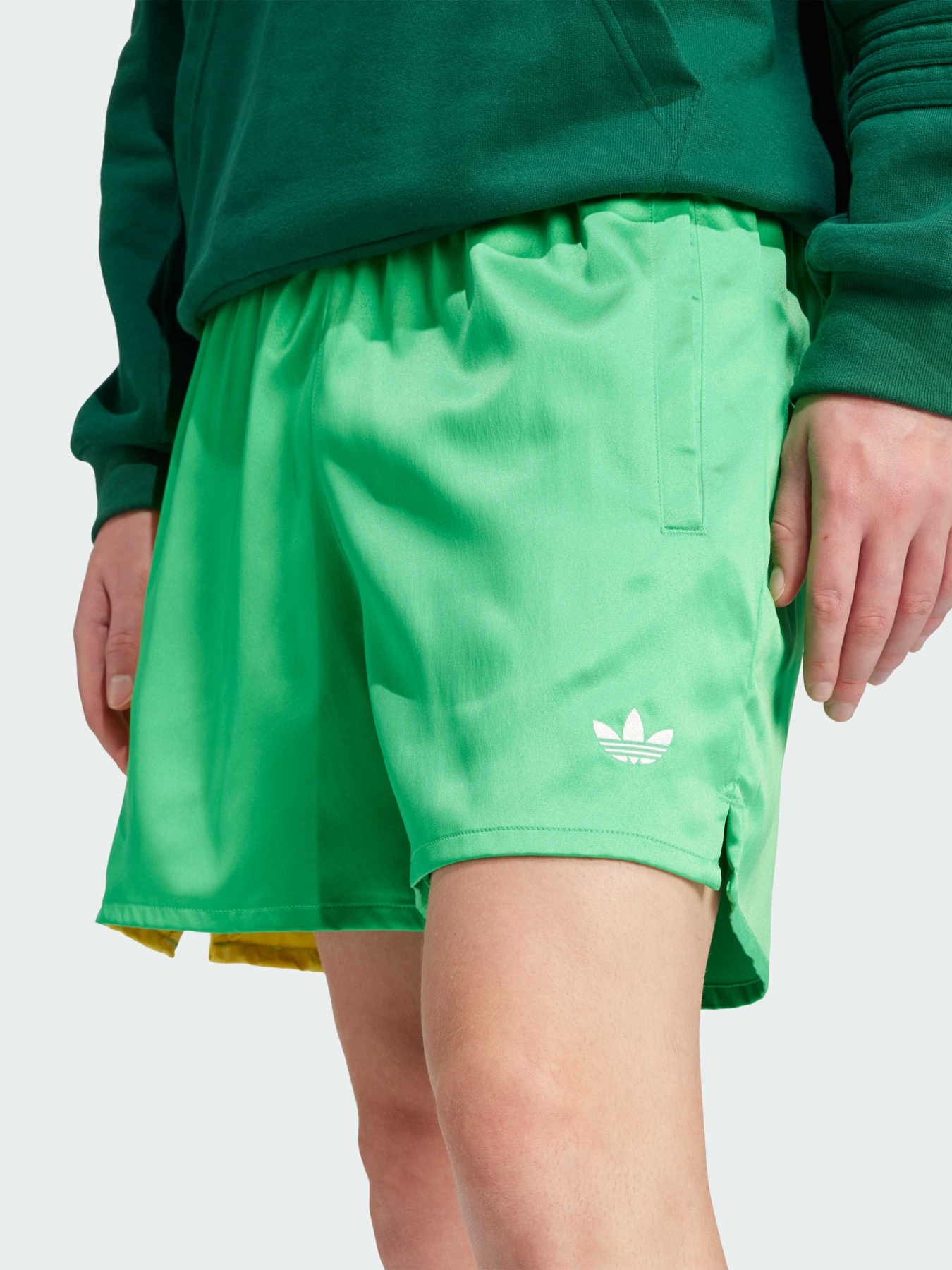 Повседневные шорты Adidas Graphics модель JP4445 Повседневные шорты Adidas Graphics модель JP4445 Фото