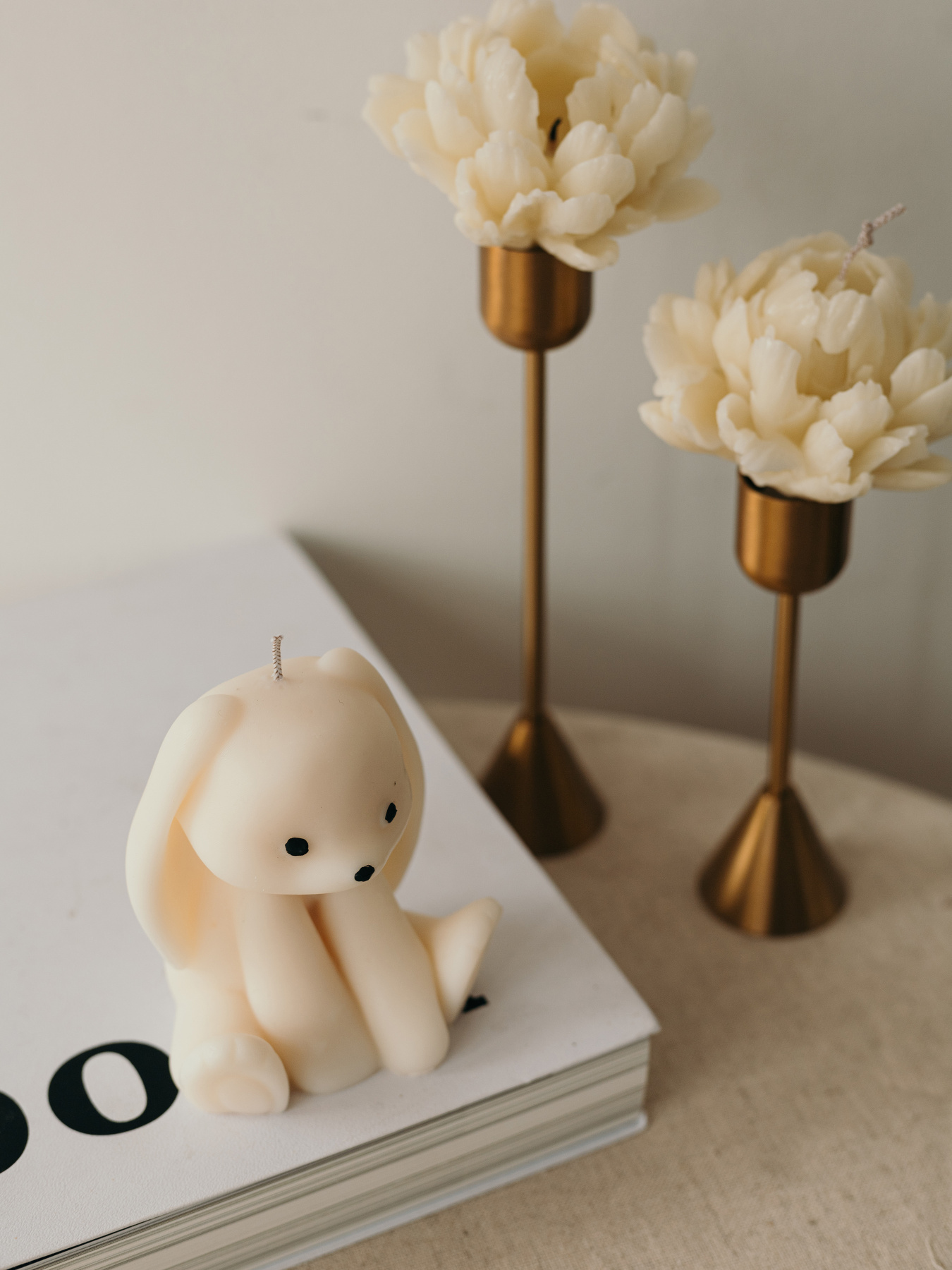 Арома свеча "Кролик девочка", аромат - "Черная малина-ваниль", из натурального оливкового воска Candle Design модель 140.2008 Фото