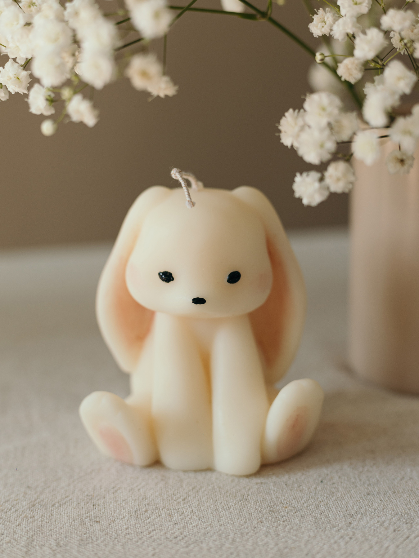 Арома свеча "Кролик девочка", аромат - "Черная малина-ваниль", из натурального оливкового воска Candle Design модель 140.2008 Фото