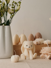 Арома свеча "Кролик девочка", аромат - "Черная малина-ваниль", из натурального оливкового воска Candle Design модель 140.2008 Фото