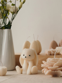 Арома свеча "Кролик девочка", аромат - "Черная малина-ваниль", из натурального оливкового воска Candle Design модель 140.2008 Фото