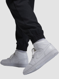 Джогери NIKE Woven Trousers модель DZ3375-010 Фото