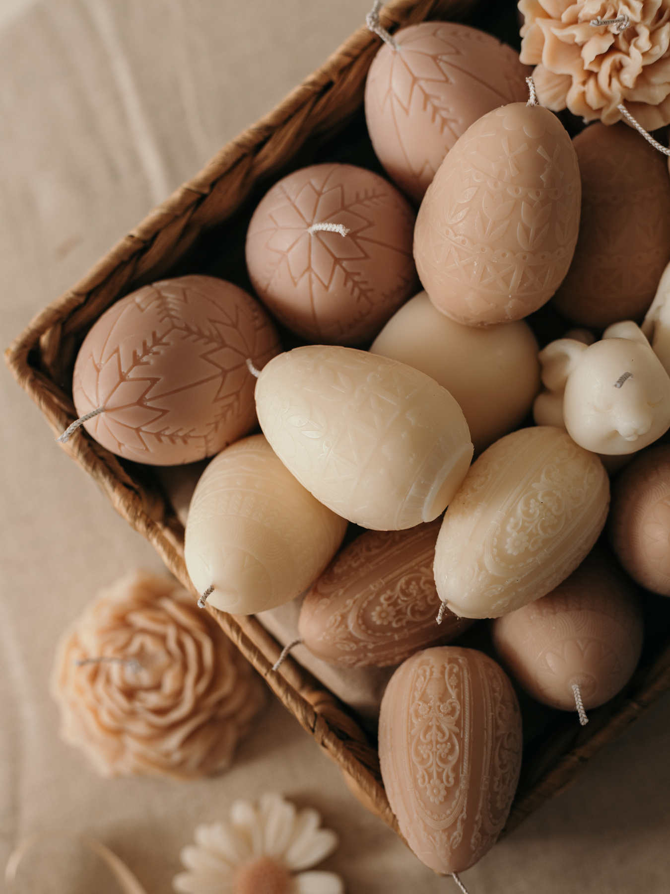 Пасхальная аромасвечка "Писанка в полоску", аромат "Гранатовый сидр", з натурального оливкового воску Candle Design модель 170.2003 Фото