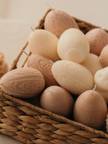 Великодня аромасвічка "Писанка в смужку", аромат "Гранатовий сидр", з натурального оливкового воску Candle Design модель 170.2003 Фото