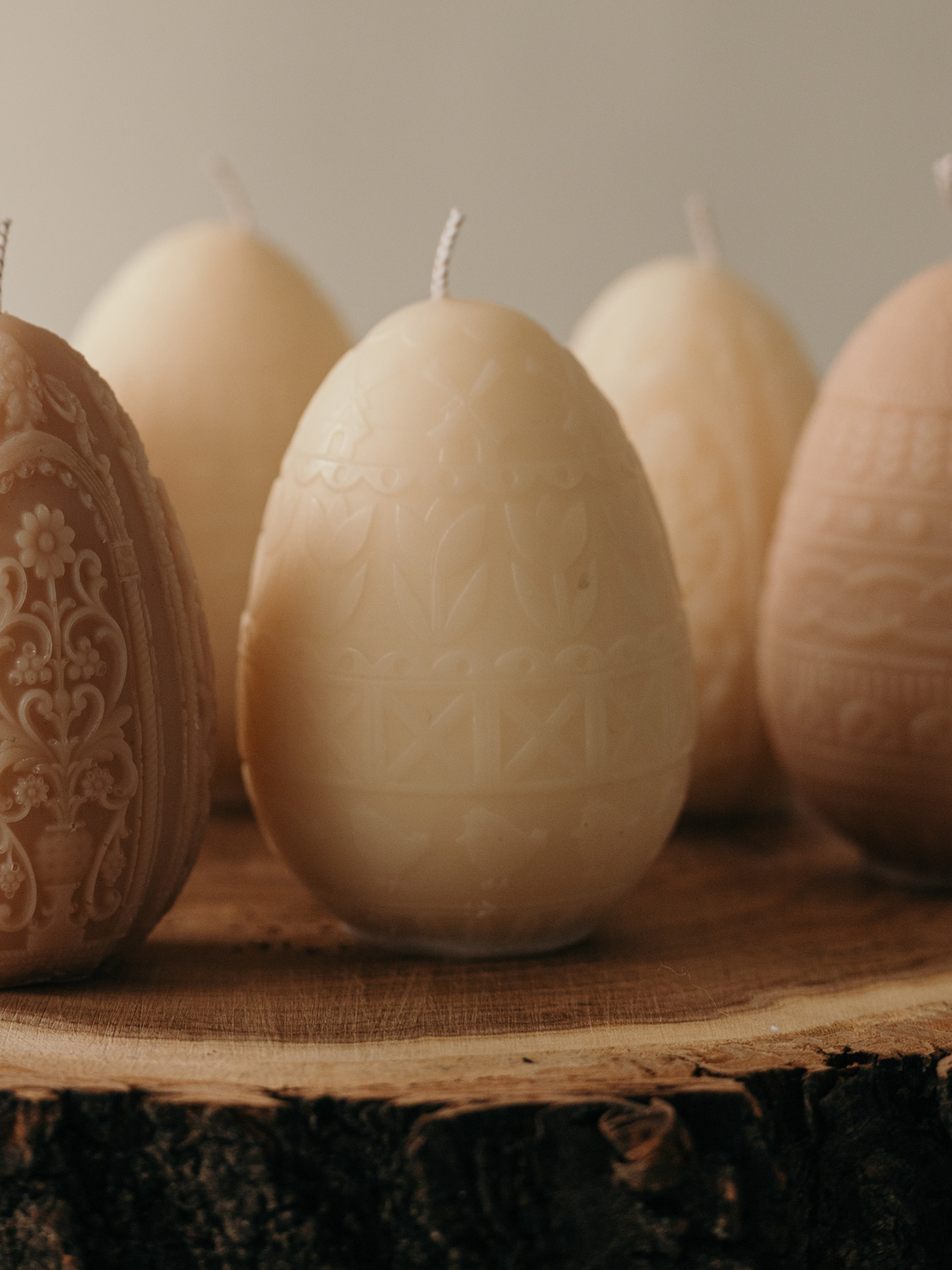 Великодня аромасвічка "Писанка з орнаментом", аромат "Гранатовий сидр", з натурального оливкового воску Candle Design модель 170.2004 Фото