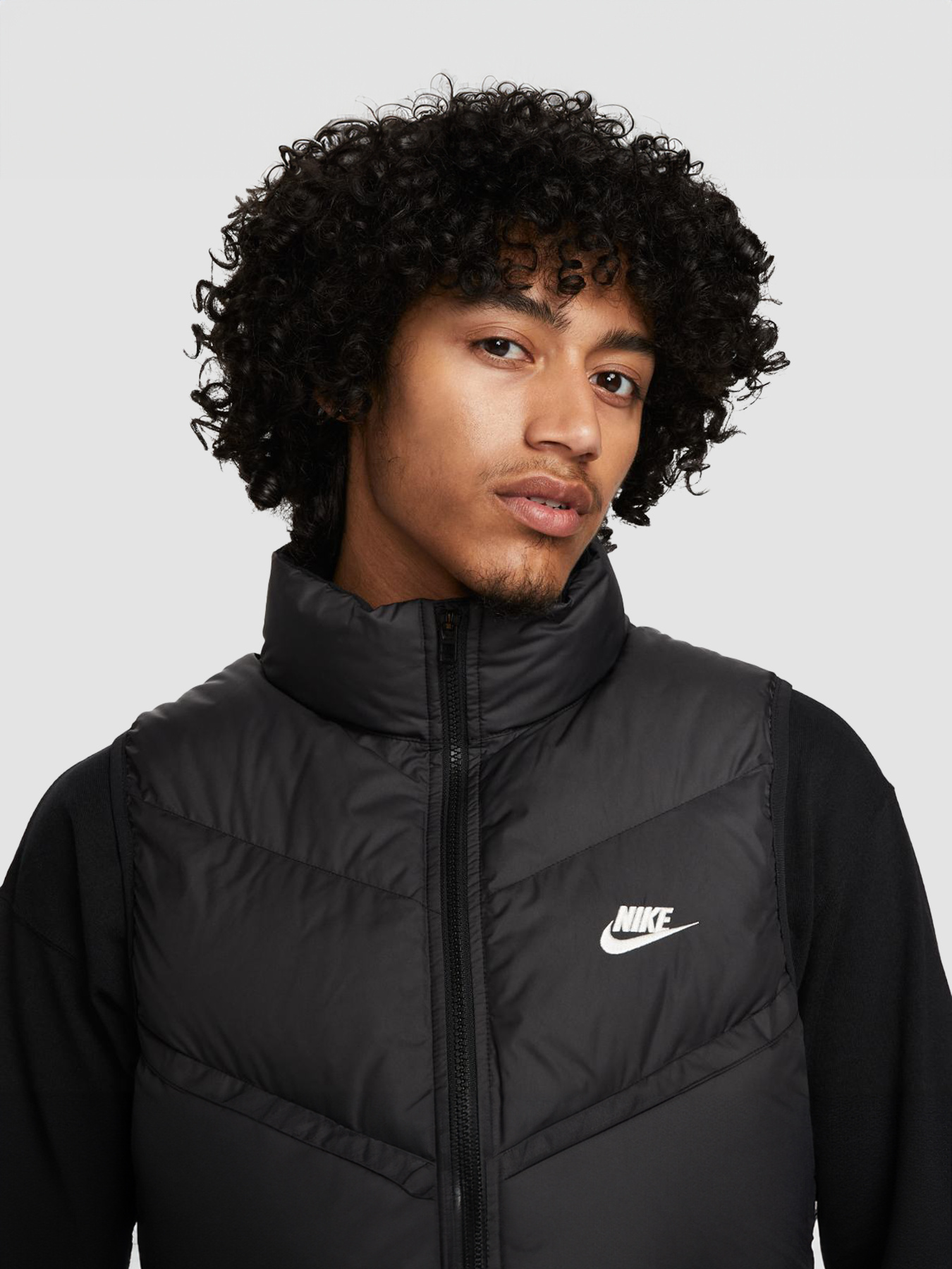 Жилет с утеплителем NIKE M Nk Sf Wr Pl-Fld Vest модель FB8193-010 Фото