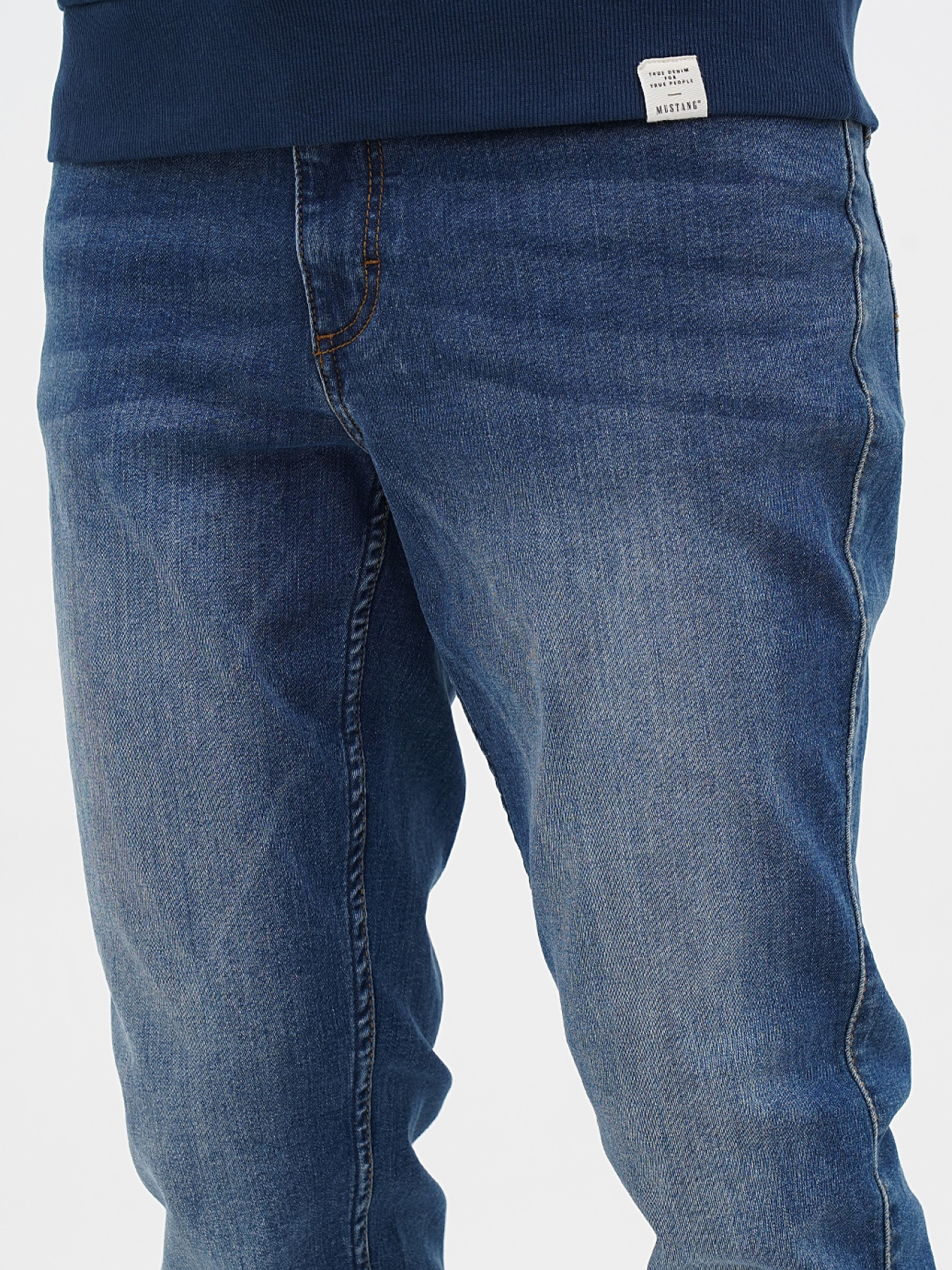 Зауженные джинсы Mustang Jeans Tramper Tapered модель 1004457 Фото