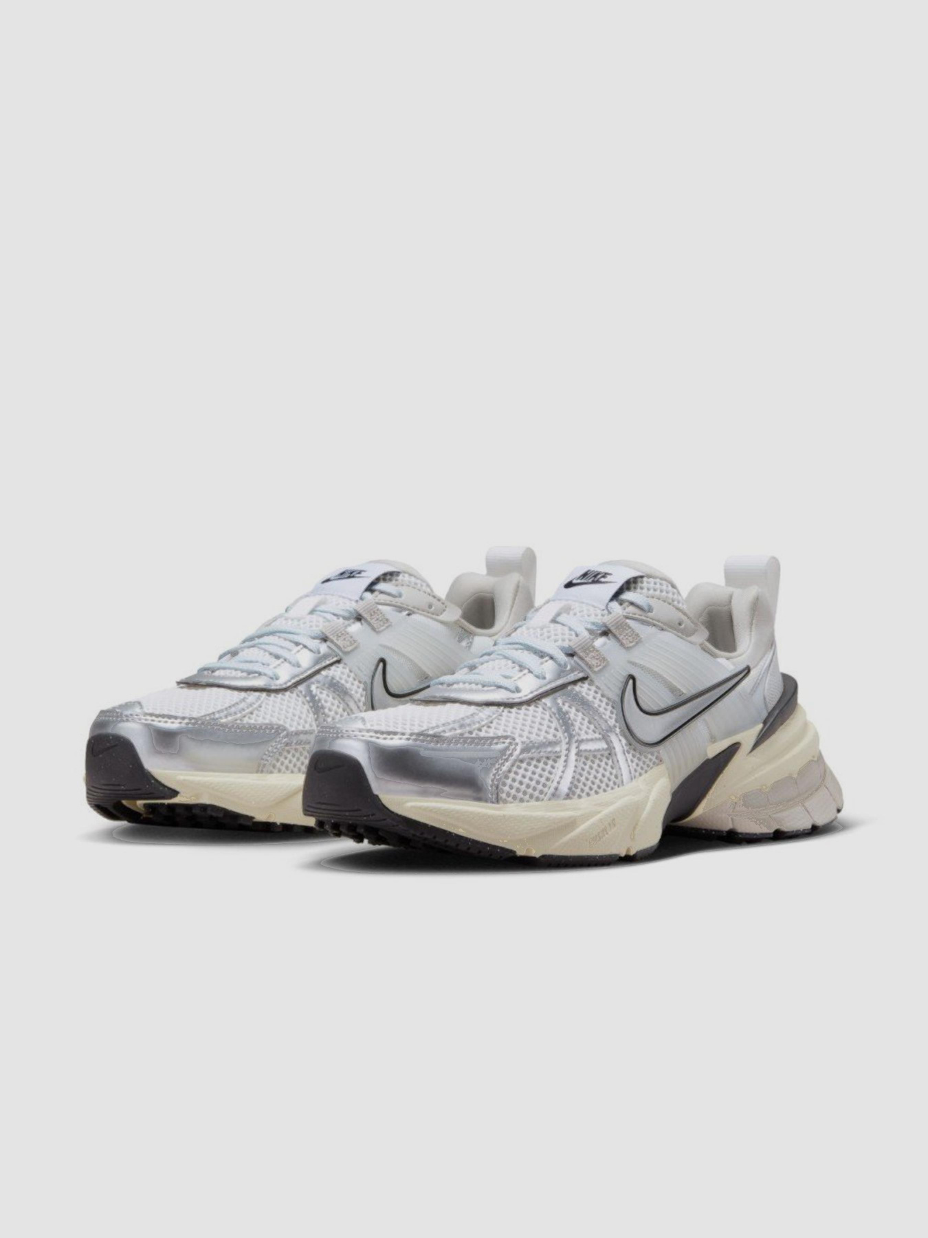 Кроссовки для бега NIKE Wmns V2k Run модель FD0736-100 Фото