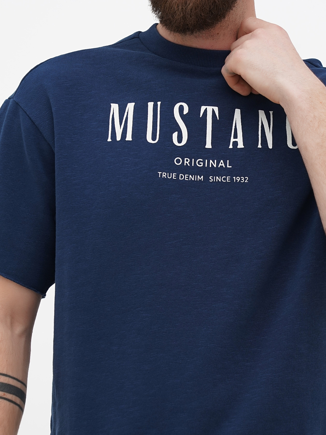 Свитшот Mustang Jeans Ben Crewneck SSleeve модель 1013870 Фото