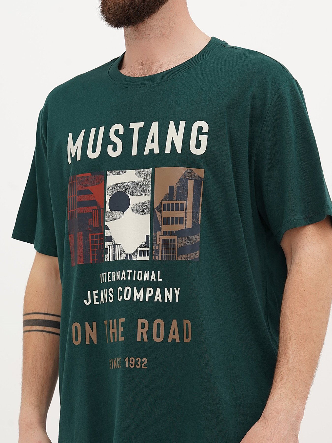 Футболка Mustang Jeans Alex C Print модель 3014453 Фото