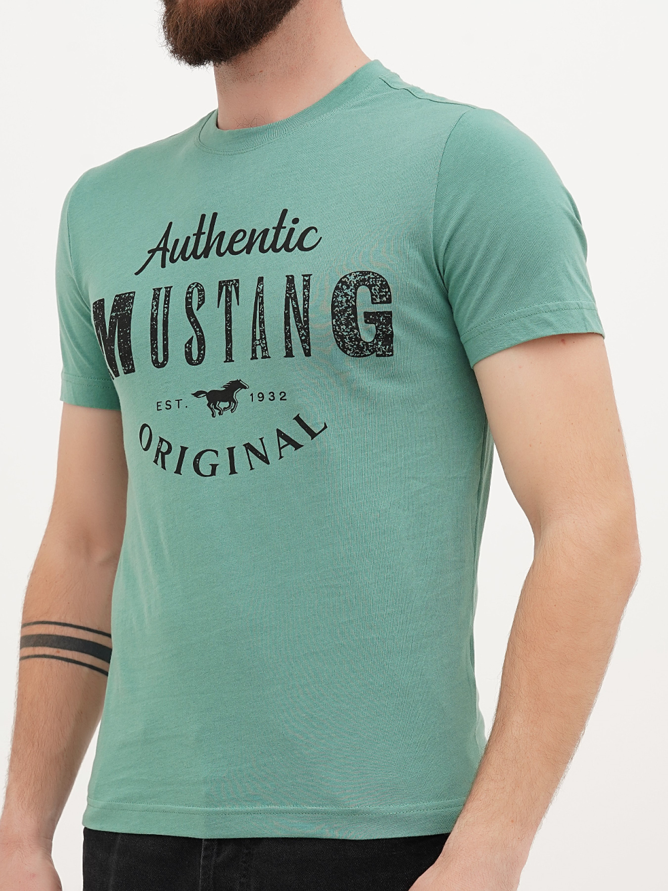 Футболка Mustang Jeans Alex C Print модель 4012988 Фото