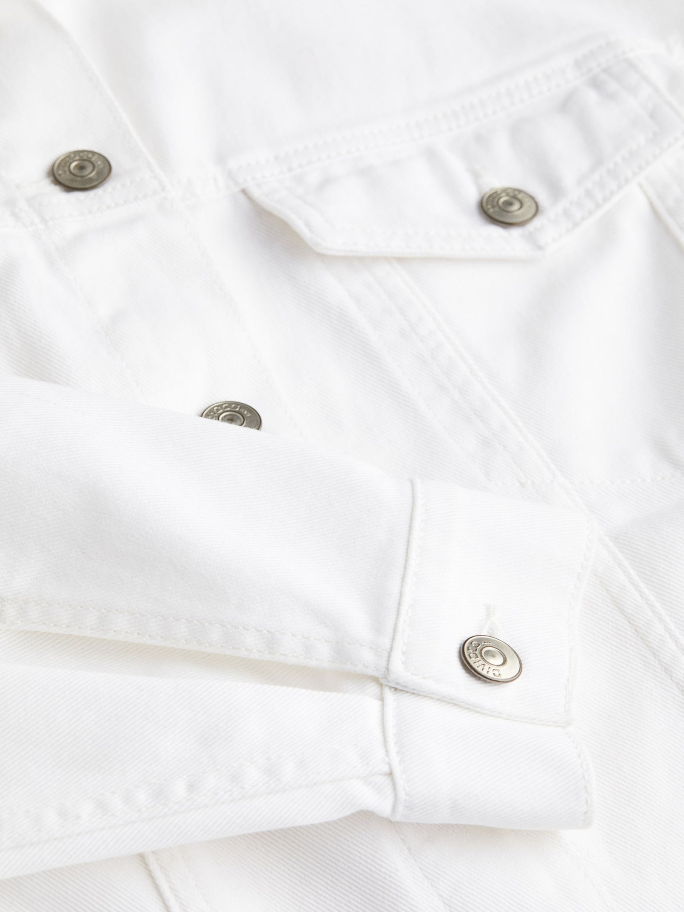 Джинсовая куртка H&M модель 75864 Джинсовая куртка H&M модель 75864 Фото