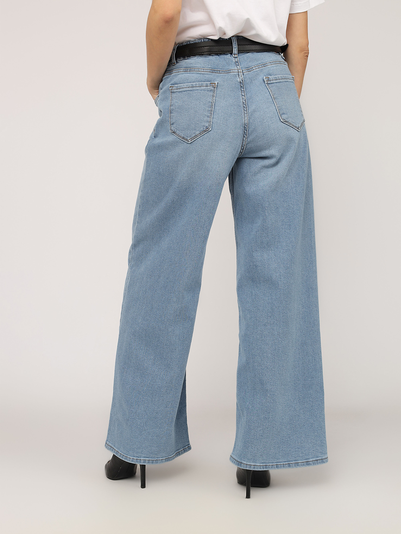 Джинсы YUKI модель ЦБ-00270126 Джинсы YUKI модель ЦБ-00270126 Фото