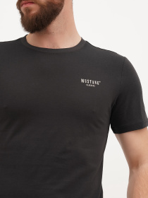 Футболка Mustang Jeans Austin модель 2015828 Футболка Mustang Jeans Austin модель 2015828 Фото