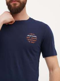 Футболка Mustang Jeans Austin модель 3014929 Фото