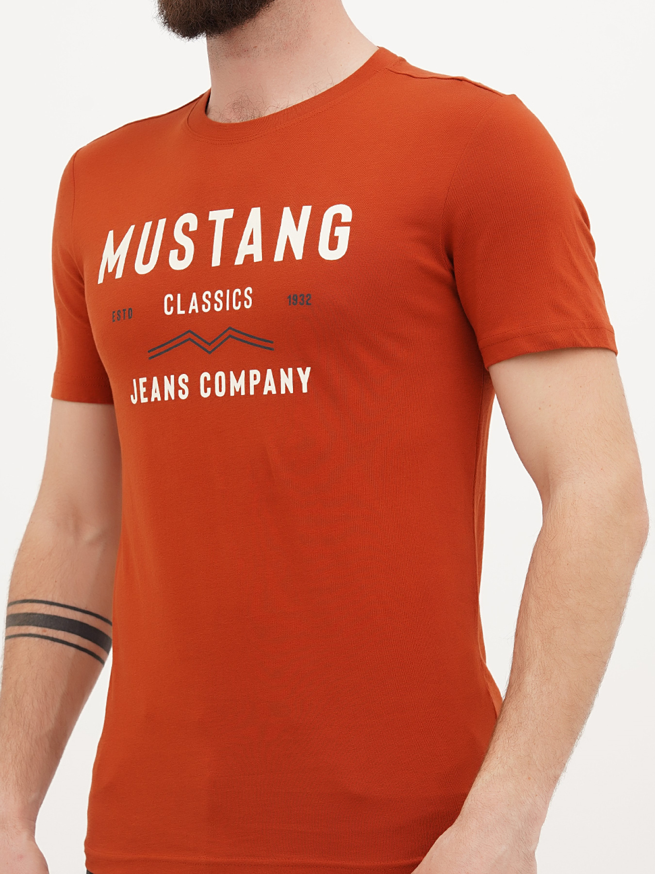 Футболка Mustang Jeans Alex C Print модель 1014446 Фото