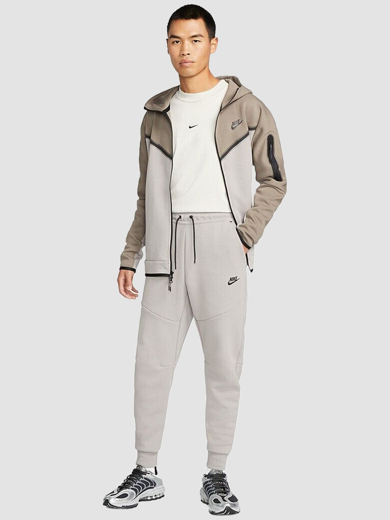 Джогери NIKE Sportswear Tech Fleece Jogger модель DV0538-016 Фото