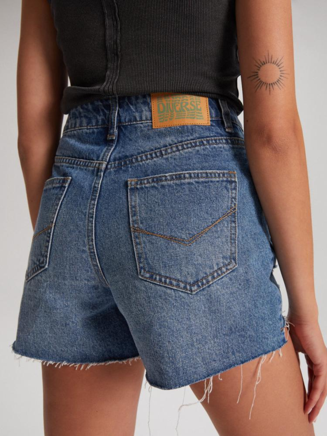 Шорти джинсові DIVERSE Ohane модель 10042245 Фото