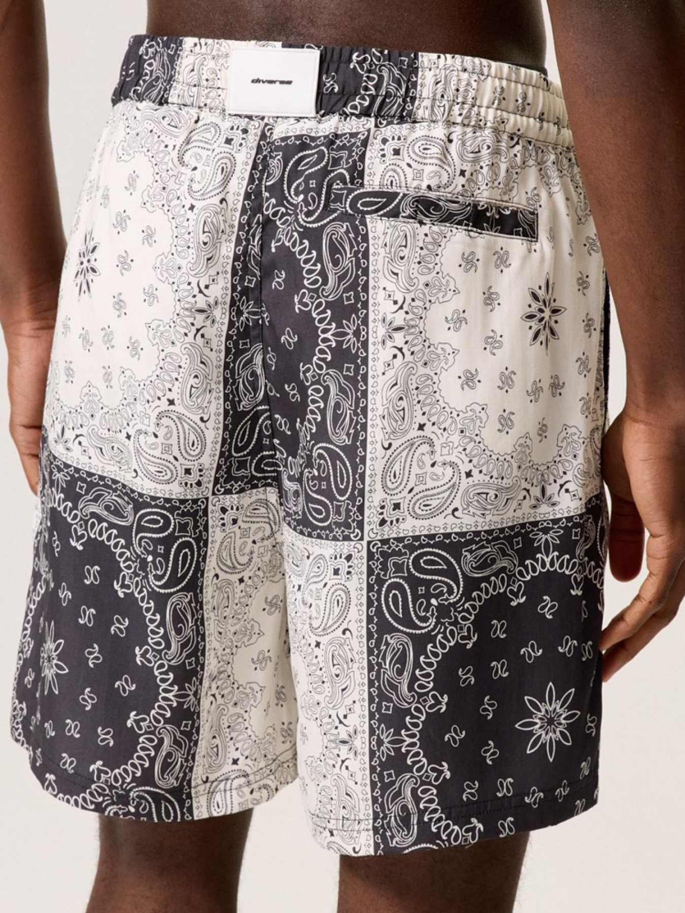 Повсякденні шорти DIVERSE Bandamos модель 10044461 Фото