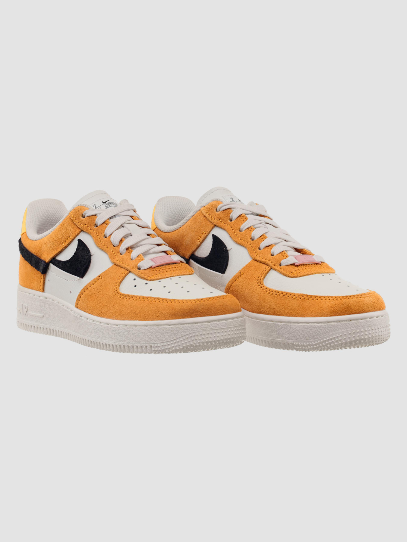 Кросівки NIKE Air Force 1 Lxx модель DQ0858-100 Фото