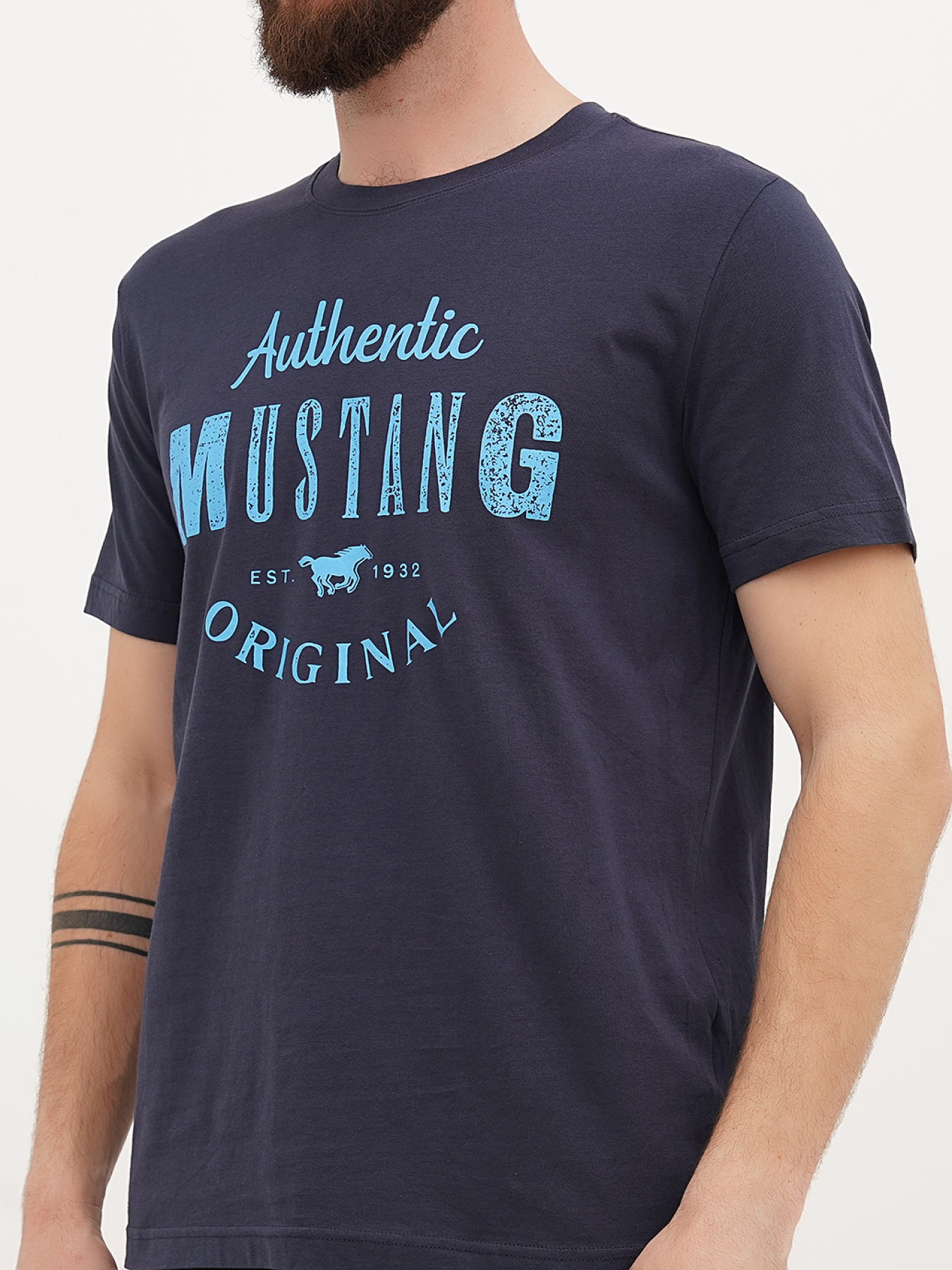 Футболка Mustang Jeans Alex C Print модель 3012988 Фото