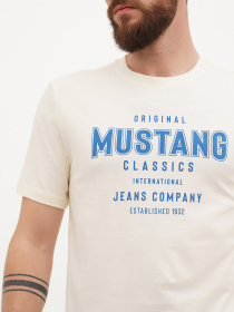 Футболка Mustang Jeans Alex C Print модель 1014459 Фото