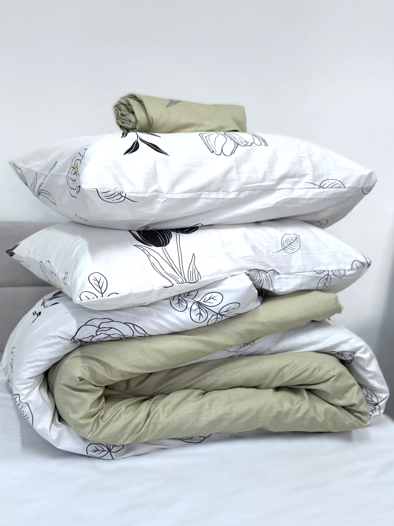 Комплект постільної білизни полуторний сатин білий з квітами (рис. 24303) Ecotton модель 24798 Фото