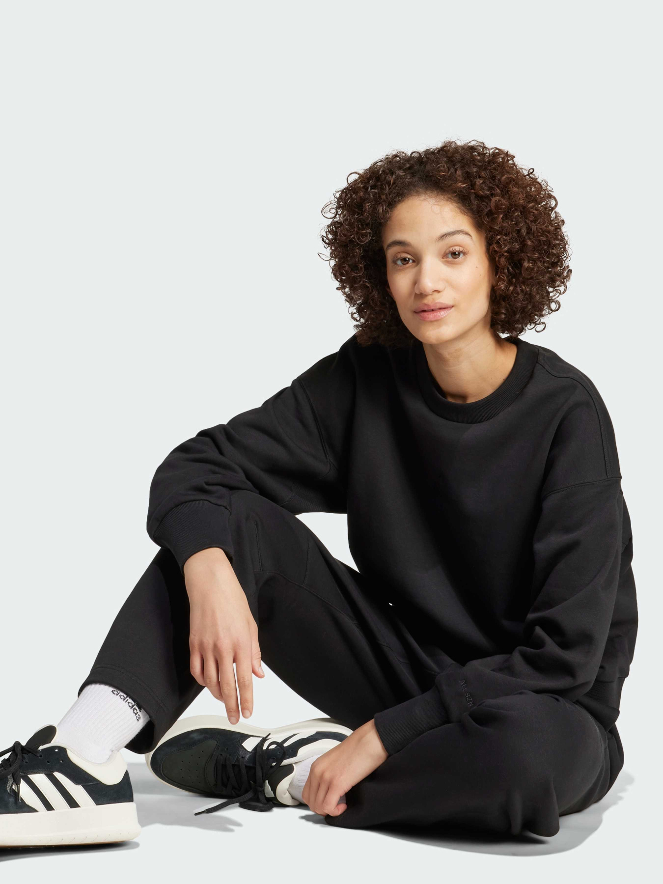 Свитшот Adidas модель IX3812 Фото