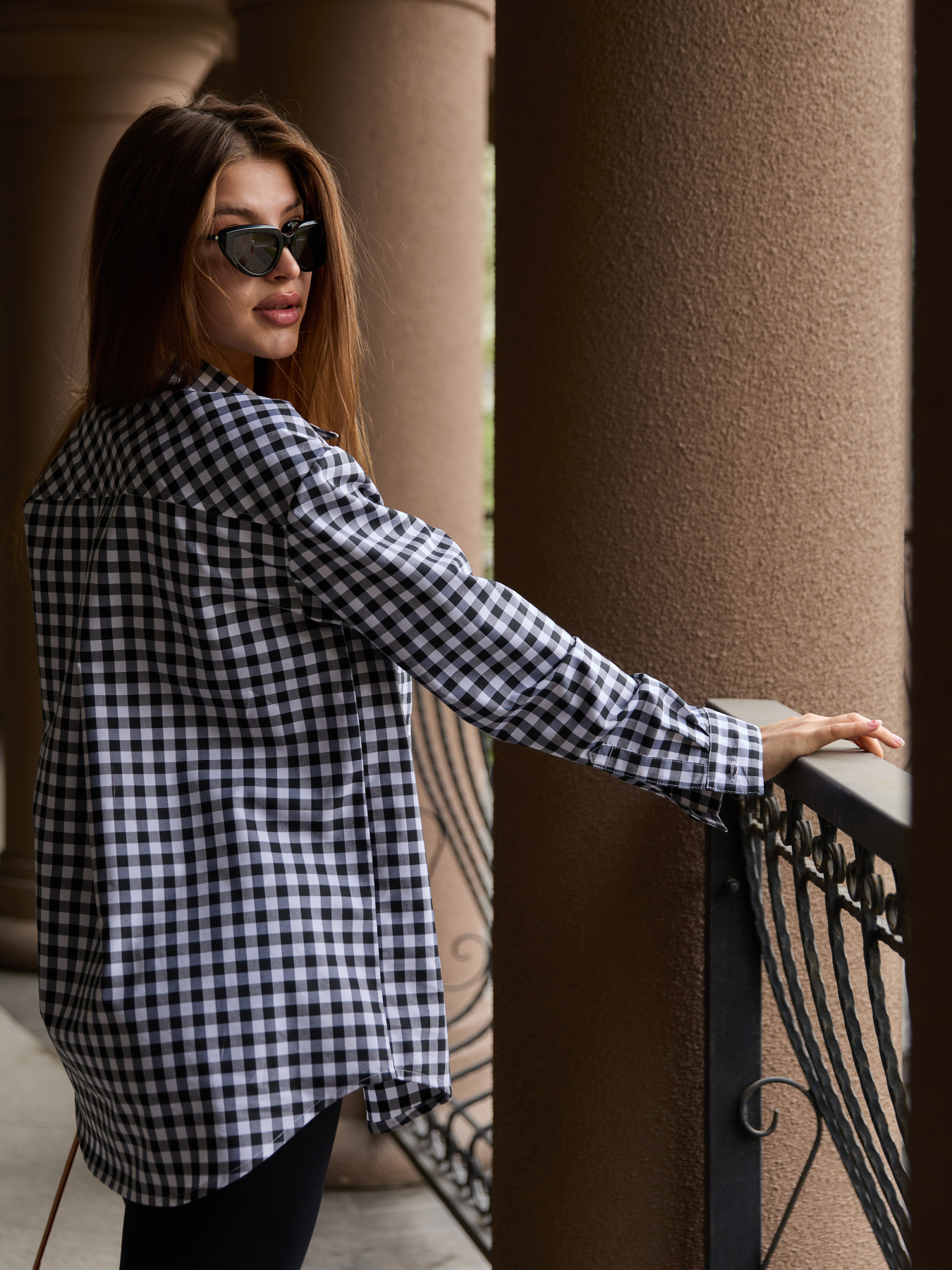 Сорочка MilaNova модель Рубашка Р-1 белый+черный Фото