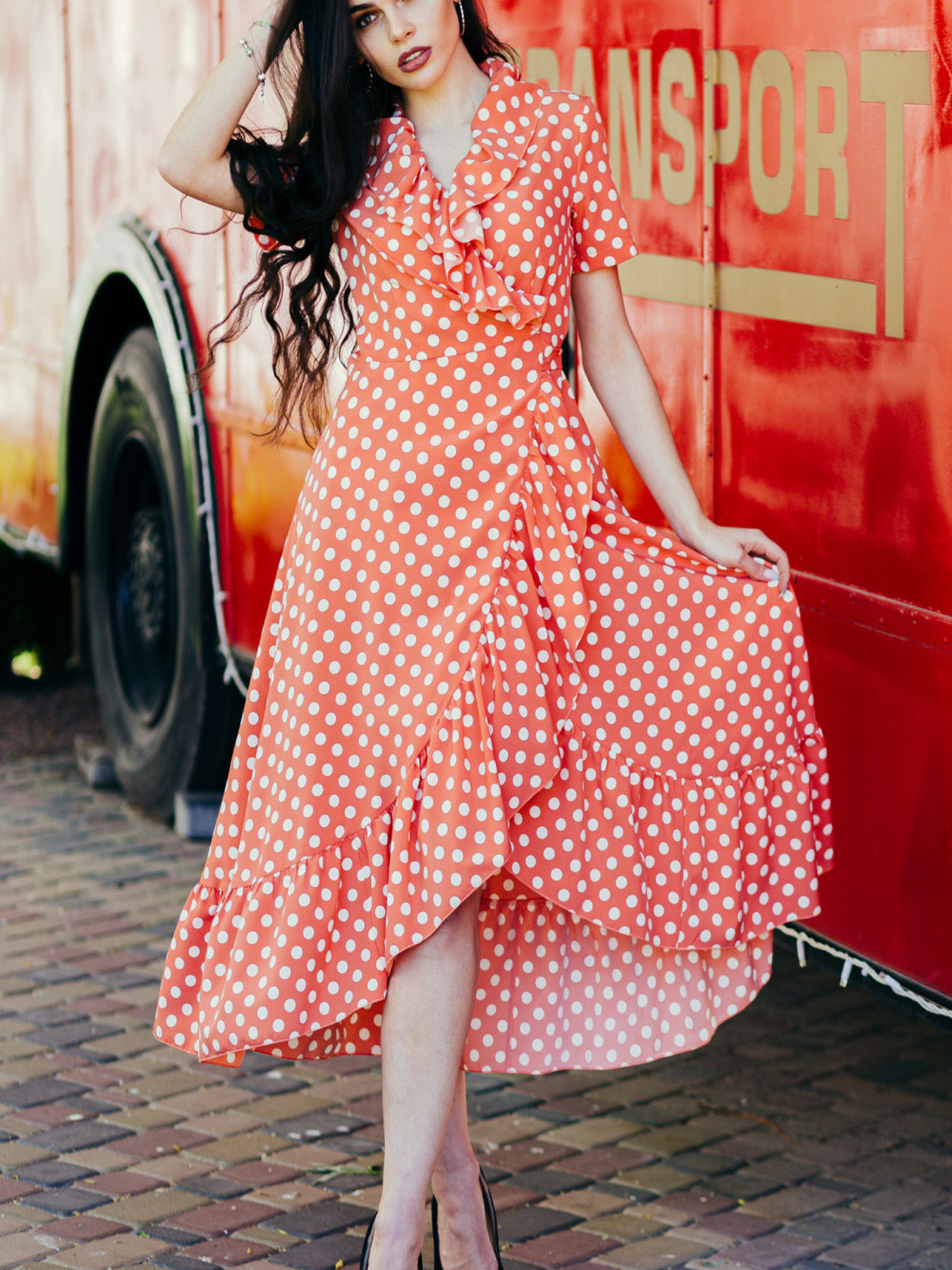 Платье миди LadyLike модель ll185013311-persikovij Фото