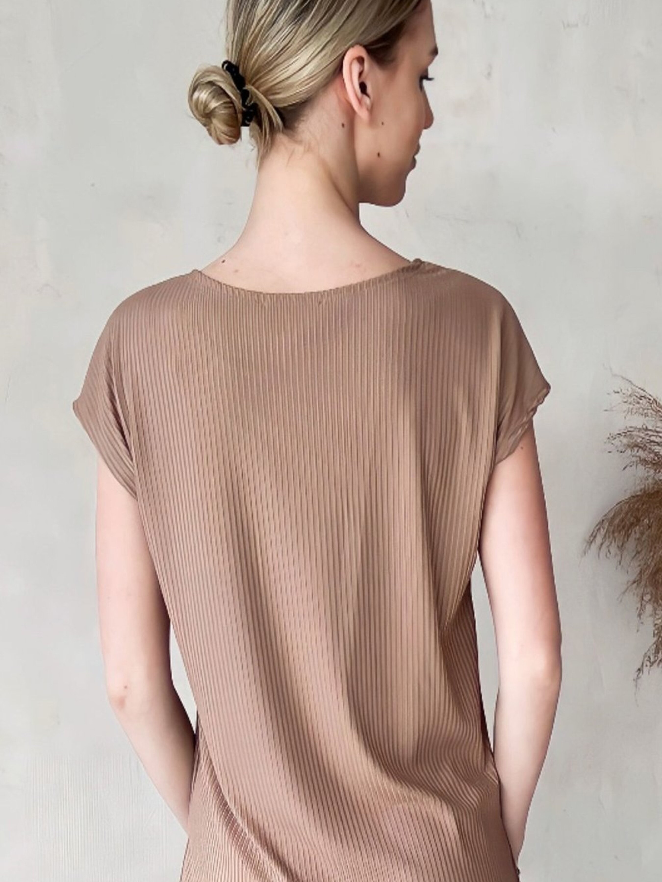 Футболка LadyLike модель ll142870084-bezhevij Футболка LadyLike модель ll142870084-bezhevij Фото