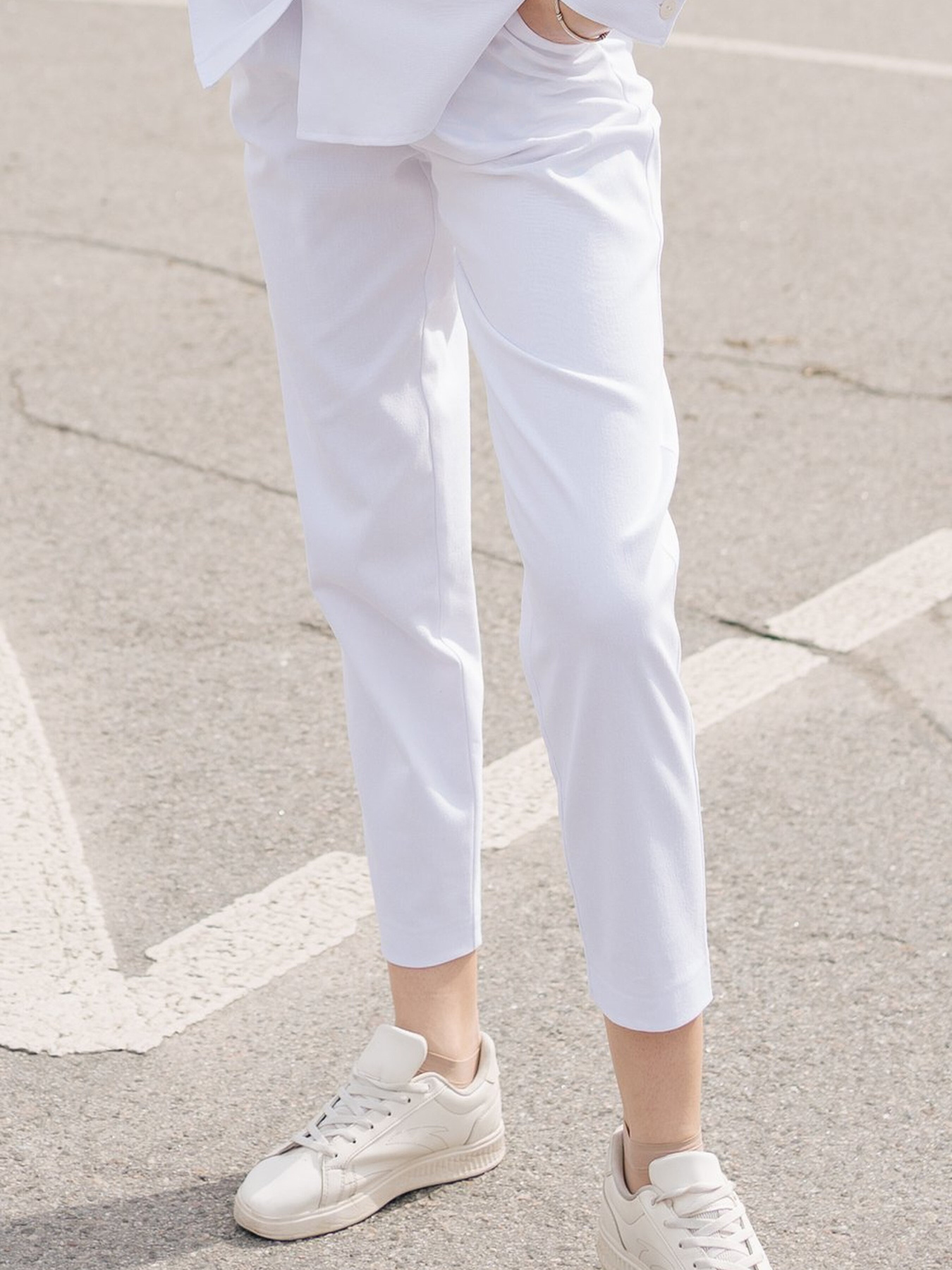 Повседневные штаны LadyLike модель ll169210001-bilij Повседневные штаны LadyLike модель ll169210001-bilij Фото