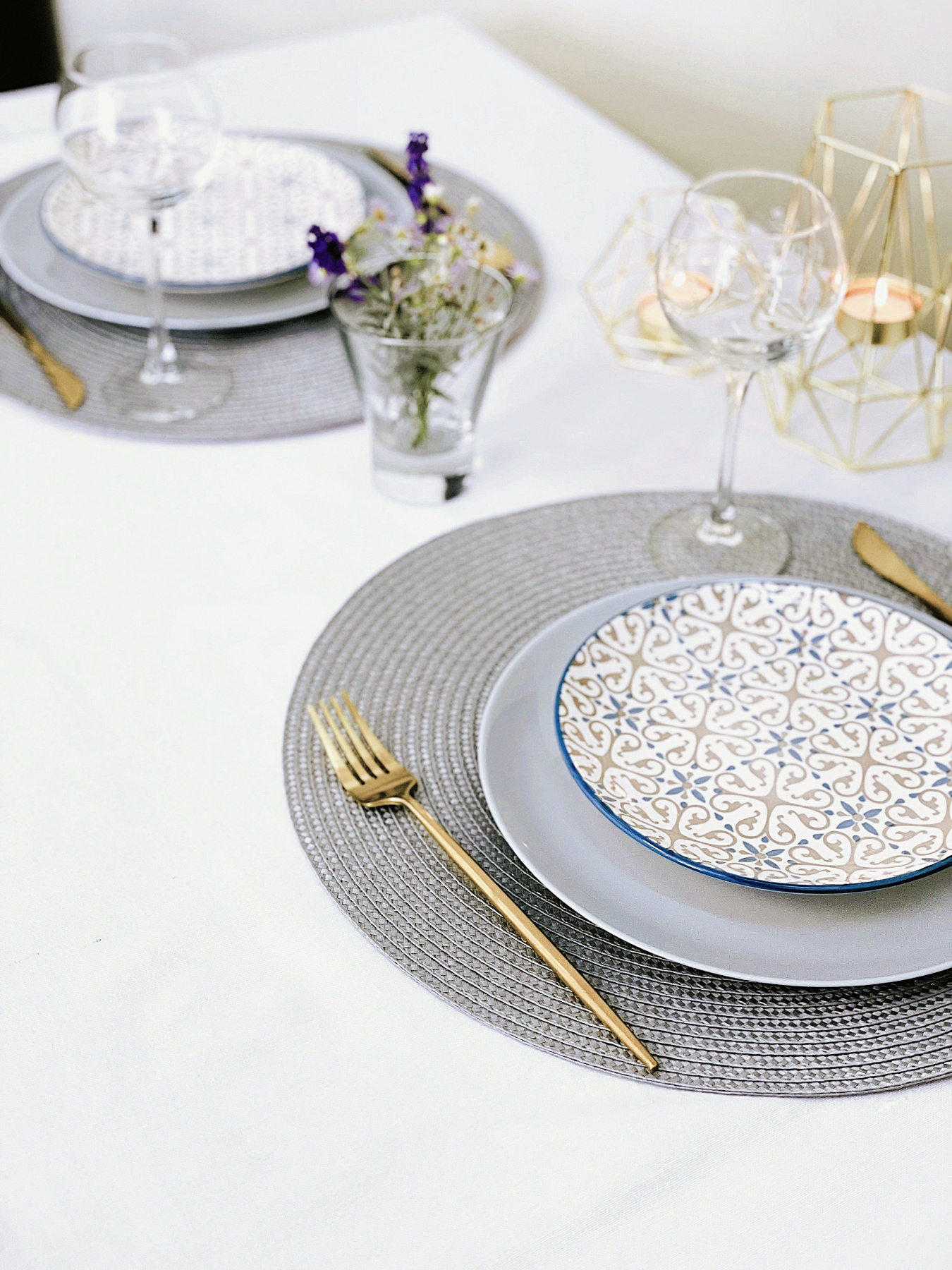 Скатертина столова із брудо- та водовідштовхувальною дією білого кольору однотонна Ecotton модель 23126 Фото